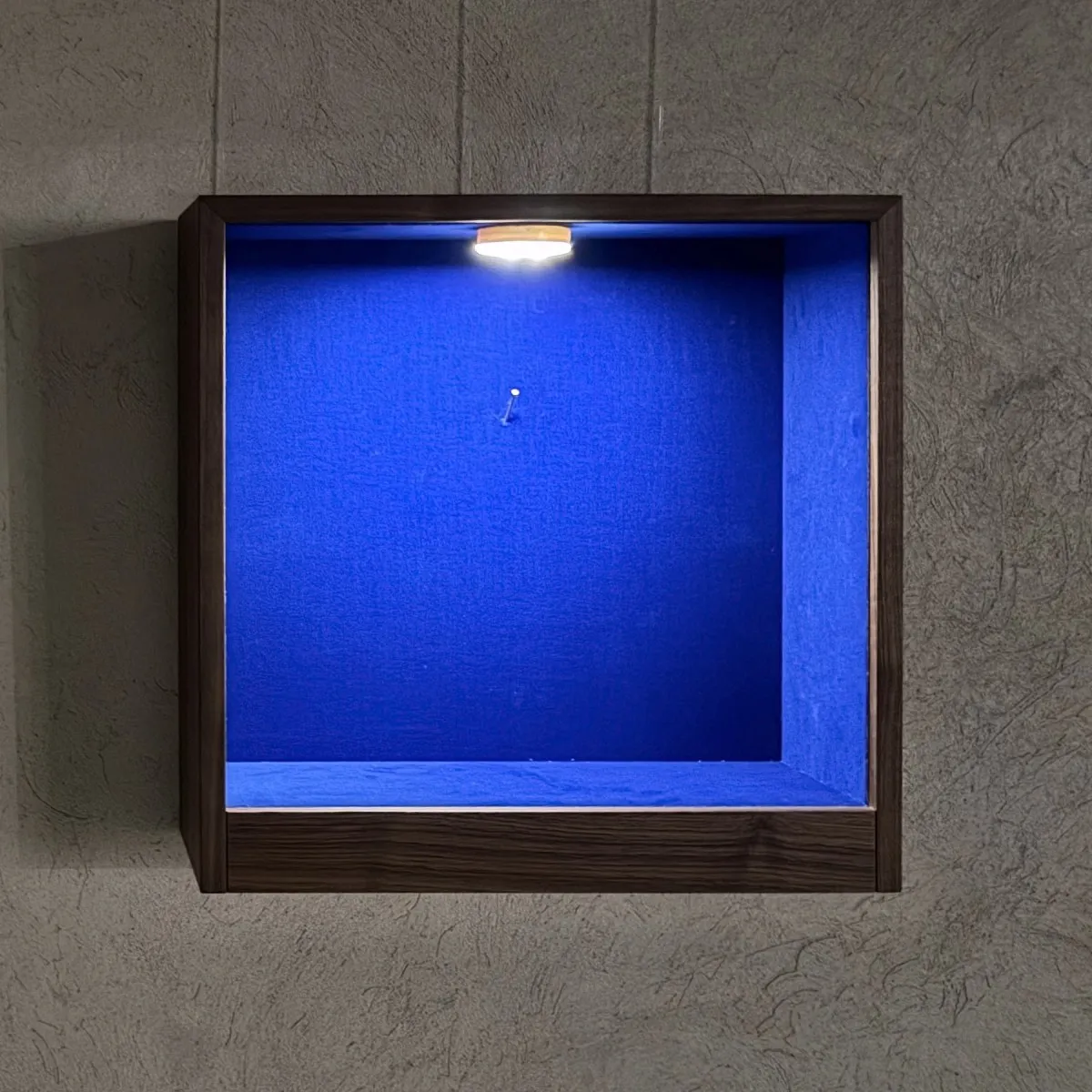 Elevation, HR-PC-04, in der Vitrine