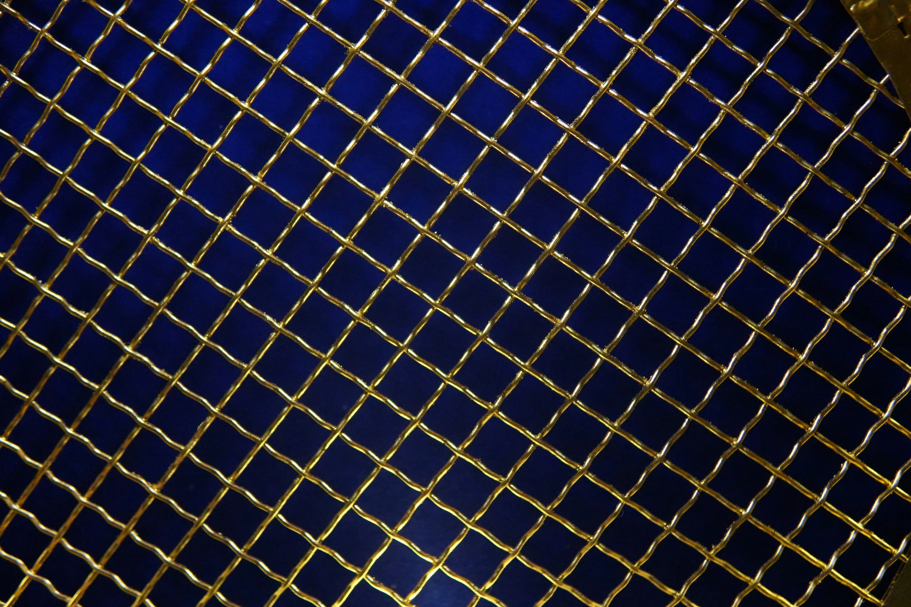 Vergoldetes Drahtgitter im Detail